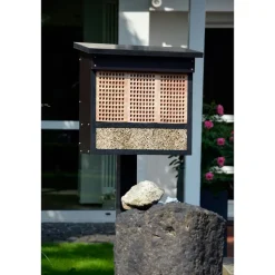 Dobar Profi-Insektenhotel, inkl. Pfahlständer und 3 Lärche-Nistblöcken