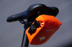 Erste Hilfe-Satteltasche, 100% wasserdicht, werkzeugfreie Montage am Sattelrohr, Rahmen, Rucksack, etc., langlebiges und robustes Material