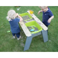EXIT Aksent Sand- und Wassertisch mit Sonnenschirm und Gartenwerkzeugen