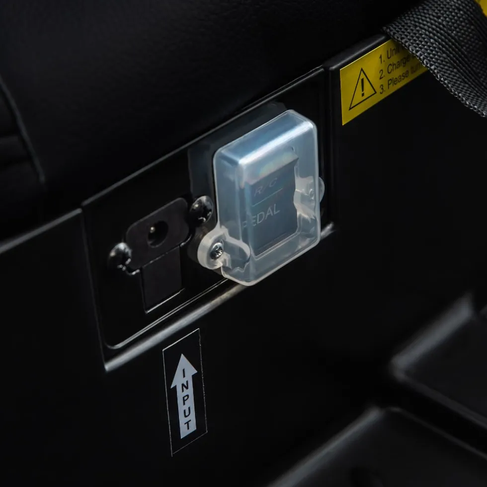 Kinder-Elektroauto BMW i4, Fernbedienung, LED-Beleuchtung, Soft-Start-Funktion (Schwarz)