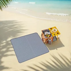 tectake® Picknickkorb, für 4 Personen, mit Picknickdecke, geflochtene Weide, 2 Schnallenverschlüsse und verstellbarer Tragegurt, inkl. 20-teiliges Geschirrset, Kellnermesser, Gewürzstreuer und Weinkühler